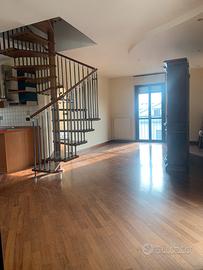 Brescia .Appartamento su due livelli con terrazzo