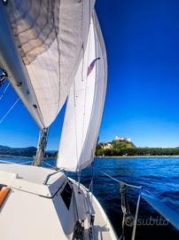 Giro in barca a vela sul lago Maggiore