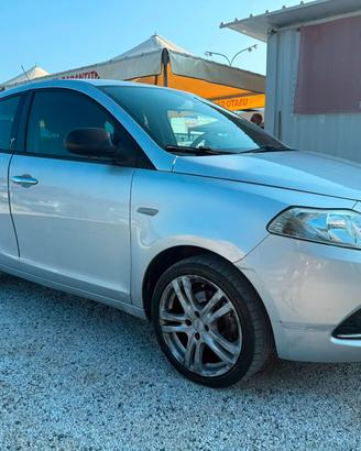 Lancia Ypsilon 1.2 69 CV 5 porte Gold
