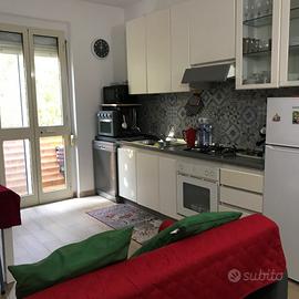 Trilocale ristrutturato arredato Via Baronia