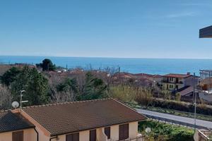 Trilocale a 200 mt dal mare con ascensore