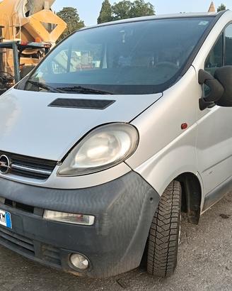 Opel Vivaro 27 1.9 DTI 8 posti + gancio traino