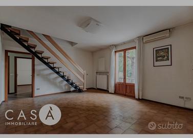 Immobile semidipendente in centro con garage