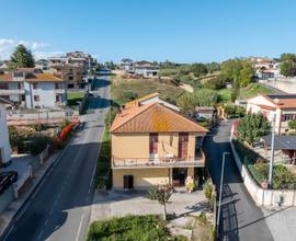 Pagliare Casa Singola con corte esterna