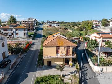 Pagliare Casa Singola con corte esterna