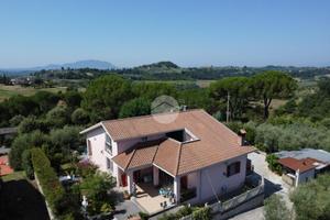 VILLA SINGOLA A TARANO