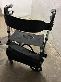 Deambulatore pieghevole con seduta interno/esterno