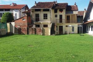Rustico / Casale di 255 m² con più di 5 locali a G