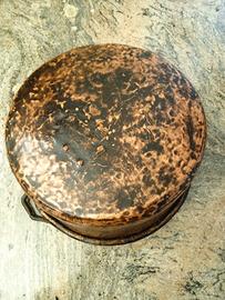 Pentola antica in rame