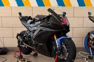 Yamaha R3 pista