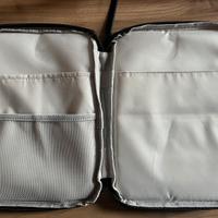 Custodia per tablet in tessuto