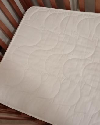 Lettino con sbarre in legno
