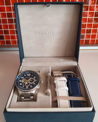Orologio da polso Nautica.