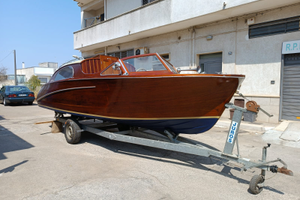 Barca epoca in mogano