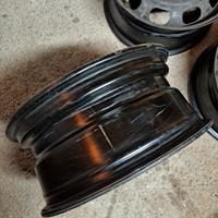 cerchi neri del 16 per gomme 