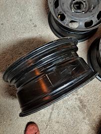 cerchi neri del 16 per gomme 