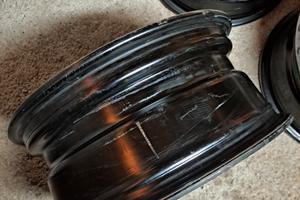 cerchi neri del 16 per gomme 