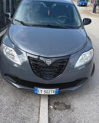 Lancia y elefantino