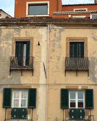 Piazza Tola trivano ristrutturato