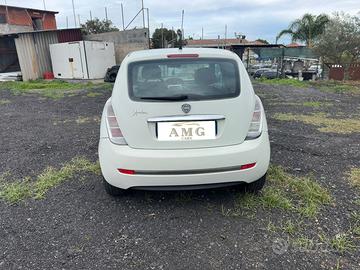 Lancia y 1.4 2009