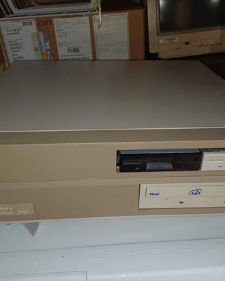 COMMODORE AMIGA 2000 CON ESPANSIONE RAM