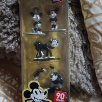 Personaggi Micky topolino anniversario 90 anni