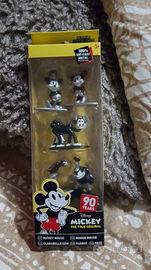 Personaggi Micky topolino anniversario 90 anni