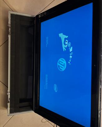 HP touchsmart iq500 + flight case