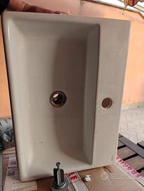 lavabo da appoggio per bagno