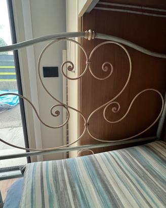 Letto singolo in ferro battuto con materasso