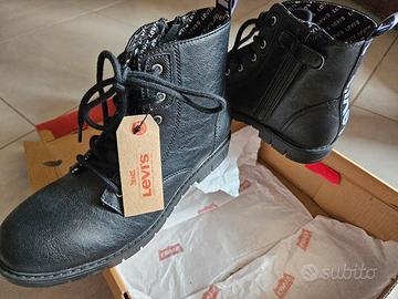 anfibi Levi's numero 38 nuovi con cartellino