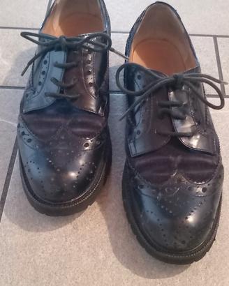scarpa con lacci