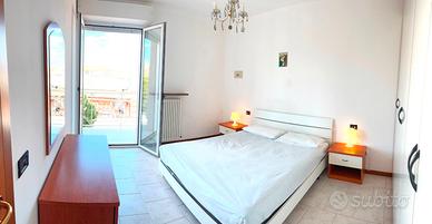 Vicino spiaggia libera, 2 camere, clima e garage