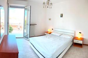 Vicino spiaggia libera, 2 camere, clima e garage