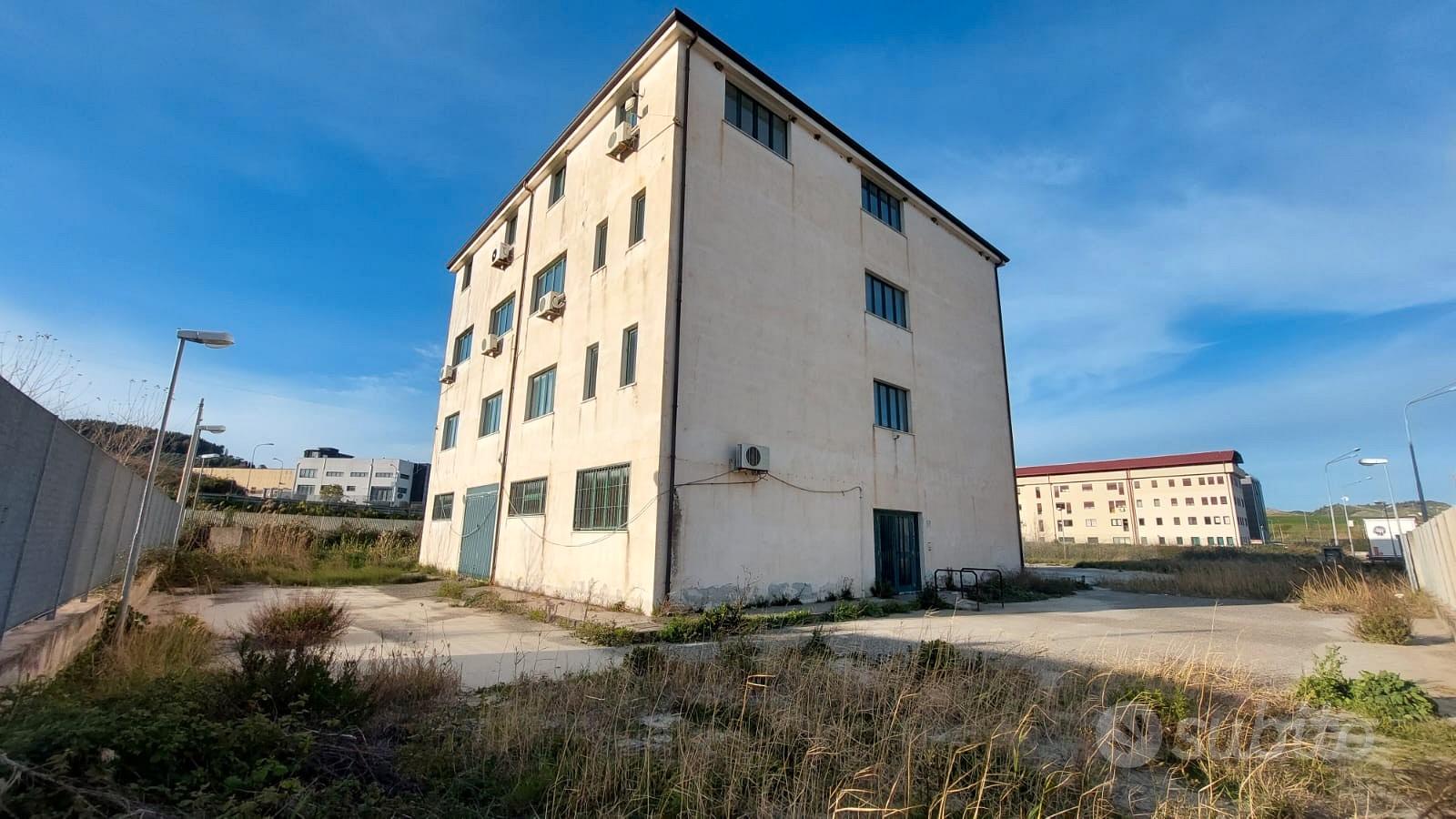 Caraffa zona industriale intero stabile