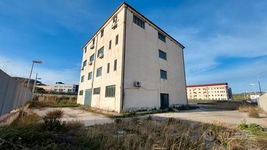 Caraffa zona industriale intero stabile