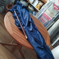 Tavolo da esterno rotondo con ombrellone 