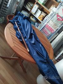 Tavolo da esterno rotondo con ombrellone 