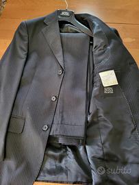 Hugo Boss, 50% lana, gessato nero, taglia 48.