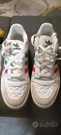 scarpe Adidas low.