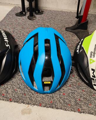 Casco Specialized S-Works, MET, Mavic BDC e MTB