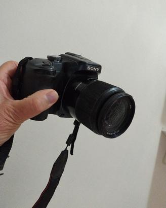 “Sony Alpha A100 reflex + obiettivo 35–70 mm”