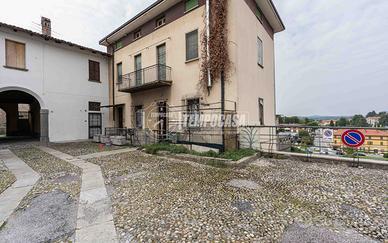 BILOCALE IN PORZIONE DI CASA SENZA SPESE E POSTI A