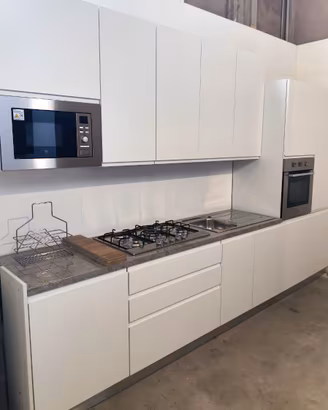 CUCINA 1 PZ NUOVA ADATTABILE, METà PREZZO
