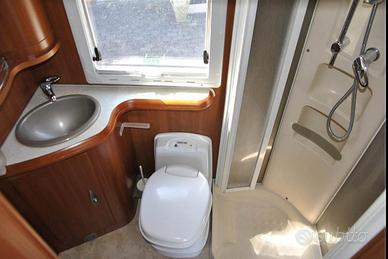 Camper mansardato tenuto bene mobilvetta M70
