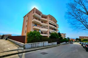 3 LOCALI A TORRE DEL GRECO