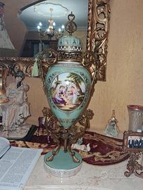 vaso antico in porcellana di Sèvres in stile Napol