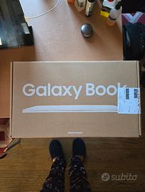 SAMSUNG GALAXY BOOK 4