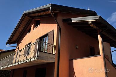 Appartamento in villa 6 locali 2 bagni 2 box A1