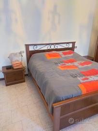 Letto matrimoniale con 2 comodini